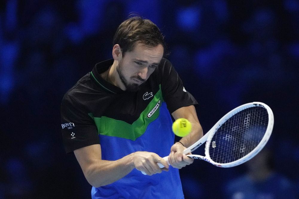 法国网球队险胜日本网球队，梅德韦杰夫制霸全场