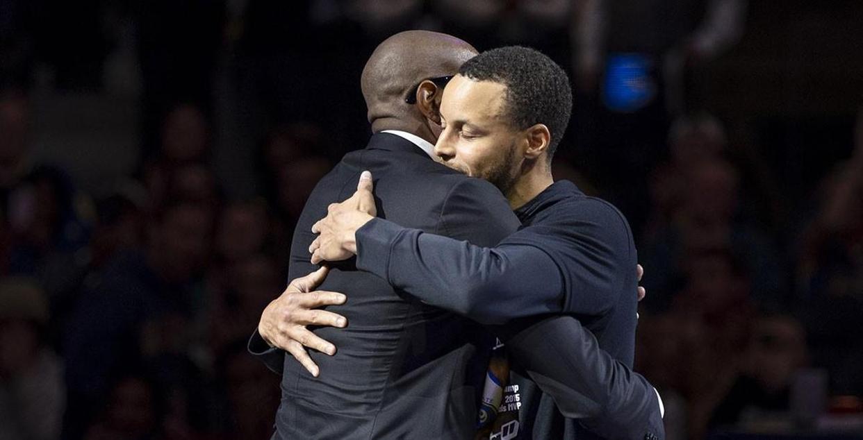 广东队鏖战独行侠,库里统治全场 广东队鏖战独行侠,库里统治全场