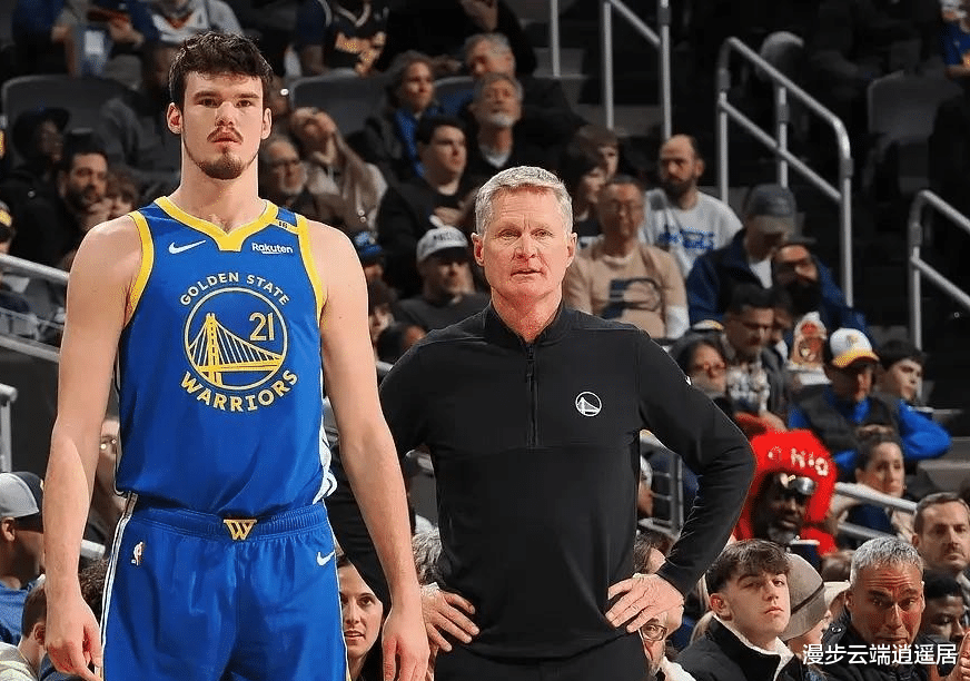 广东队鏖战独行侠,库里统治全场 广东队鏖战独行侠,库里统治全场