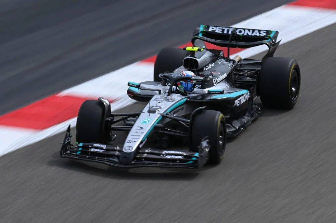 红牛车队完胜梅赛德斯,阿隆索惊艳四座 红牛车队完胜梅赛德斯,阿隆索惊艳四座