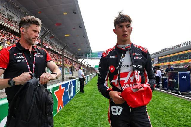 哈斯车队横扫索伯车队，皮亚斯特里关键制胜