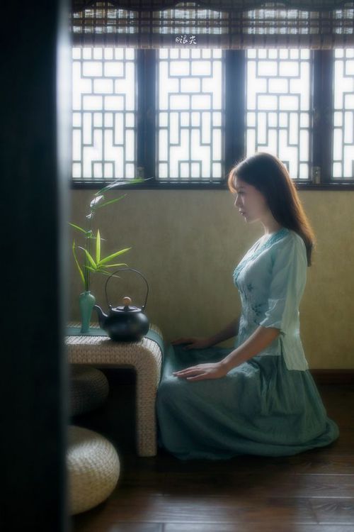 劈开乌云，雷霆争冠战击落王冠象征，利拉德25000分里程碑照耀赛场