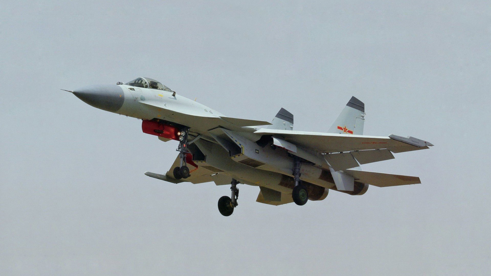 平行世界的引擎轰鸣,F1新赛季揭幕战与万公里外的跨国救援